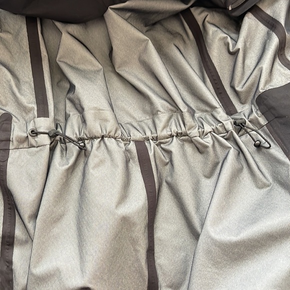 Lululemon jacket size 2 - Picture 6 of 8